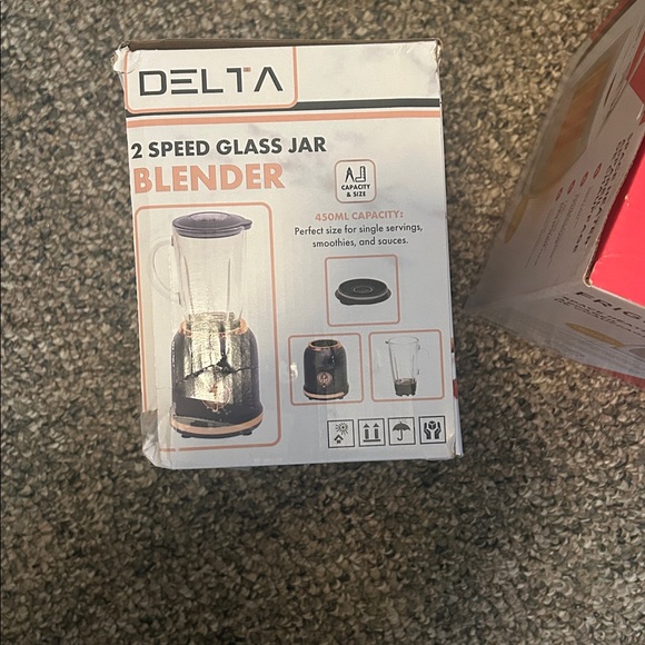 Delta Blender with Black and Gold Accents - Picture 5 of 5